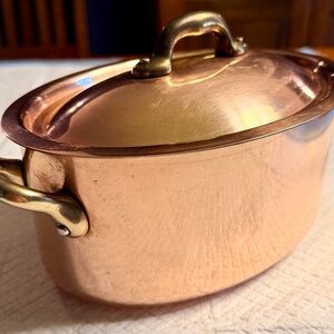 Williams Sonoma small oval copper roasting pot with Lid.